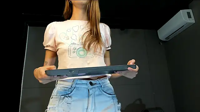 nicolvibes_212's cam snapshot