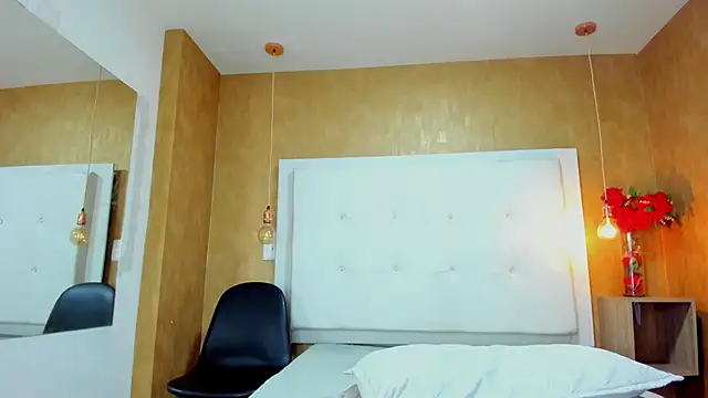 Milaspetite live sex cam