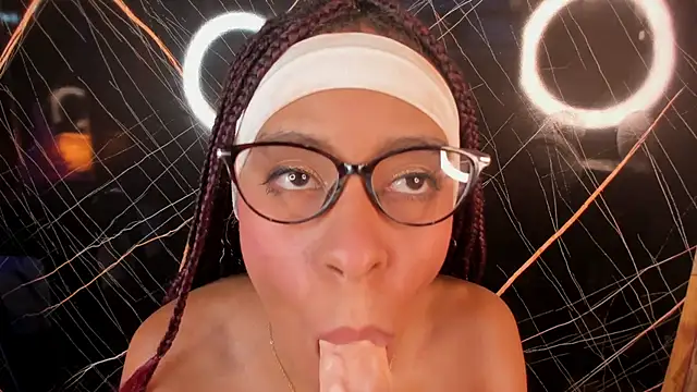 Kloe_Suarez_'s cam snapshot