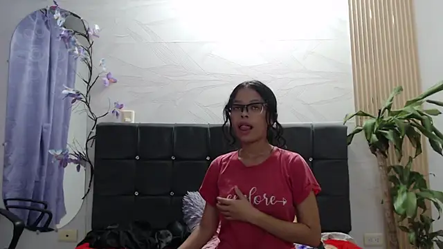 sharon_ivanna12's cam snapshot