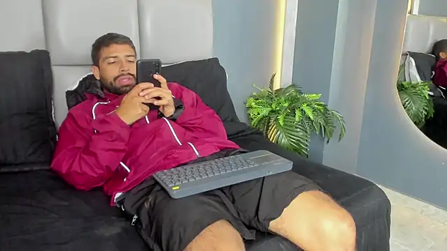 MyStrongSubmissive live sex cam