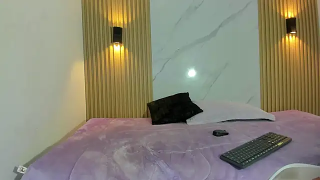 Valentinaliux_ live sex cam