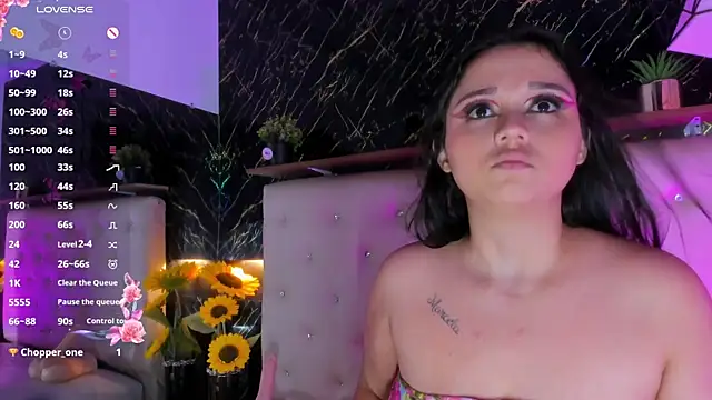 SaraLondon13's cam snapshot