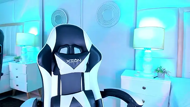 AdaraaMuller's cam snapshot