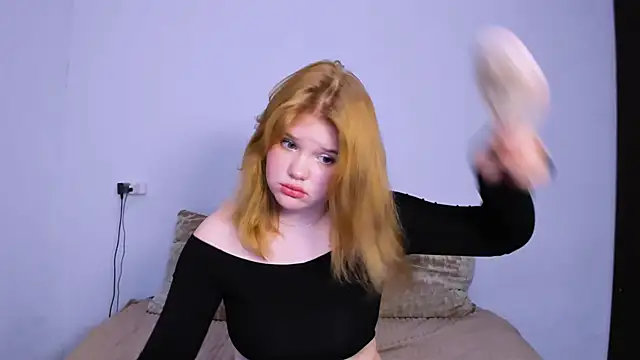 LaseyMoon's cam snapshot