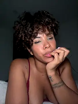 Brunettexio live sex cam