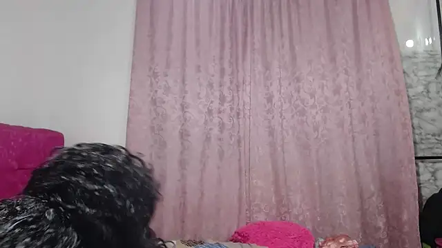 kiara_milf_'s cam snapshot