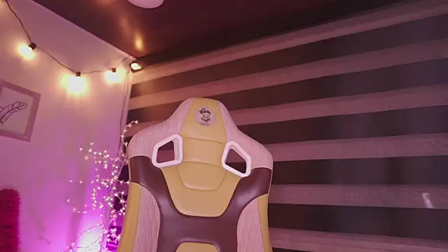 Lana_Dreams_'s cam snapshot