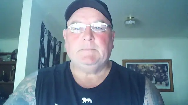 KINKYBLUEYES69 live sex cam