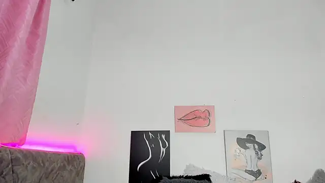 BarbieHotLaura's cam snapshot