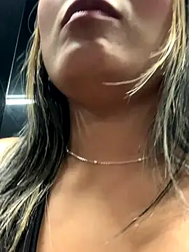 Cami_Leon2's cam snapshot