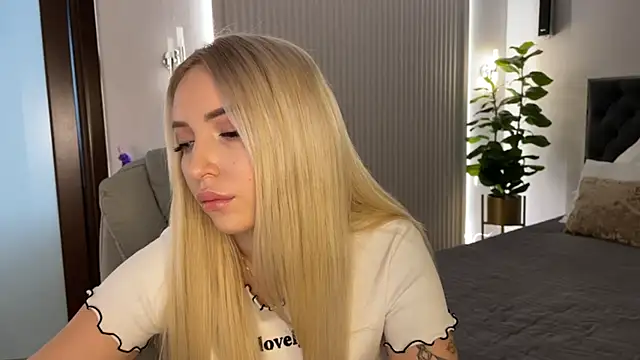 OhMyEmma's cam snapshot