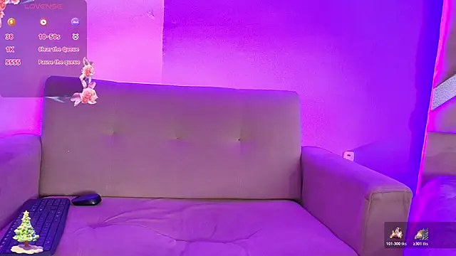 little_ellie_1's cam snapshot