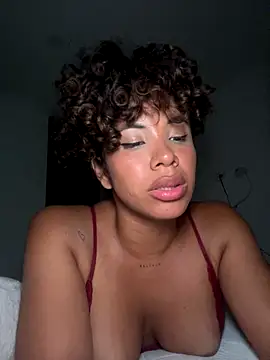 Brunettexio live sex cam