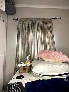 Bustygoddess32 live sex cam