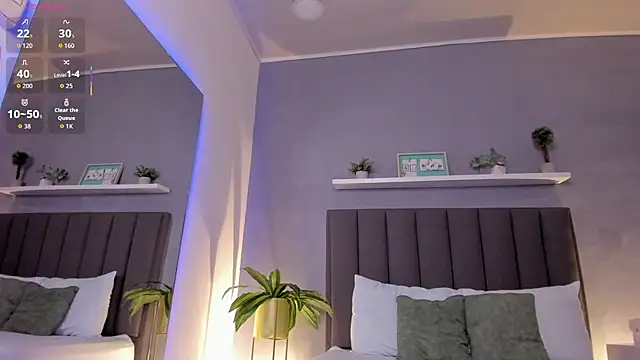 lindaa_natashaa_'s cam snapshot