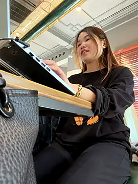 Emily_9xx's cam snapshot