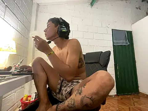 Max_TheHorseDick live sex cam