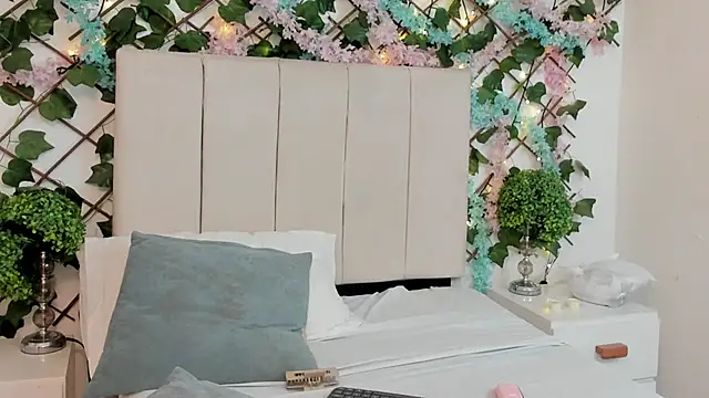 CharlotteBlossom's cam snapshot