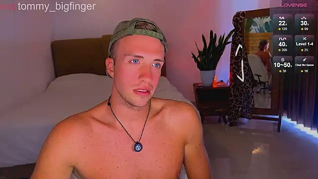 tommy_cumfinger live sex cam