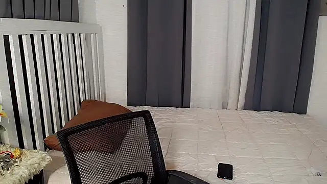 Miss-Yenn live sex cam