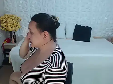 Hotcum_ella live sex cam