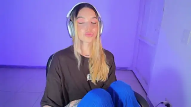 Alina_Lee_t's cam snapshot