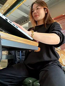 Emily_9xx's cam snapshot