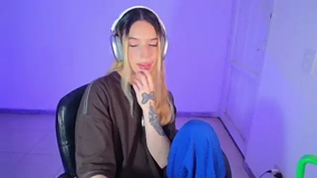 Alina_Lee_t's web cam