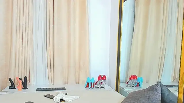 CREAMY_BUBBLEGUM live sex cam