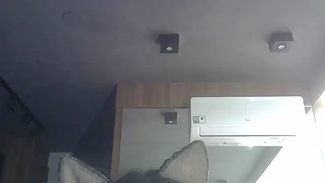 SkinnyKitten live sex cam