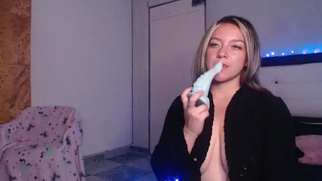 Mahia_000's cam snapshot