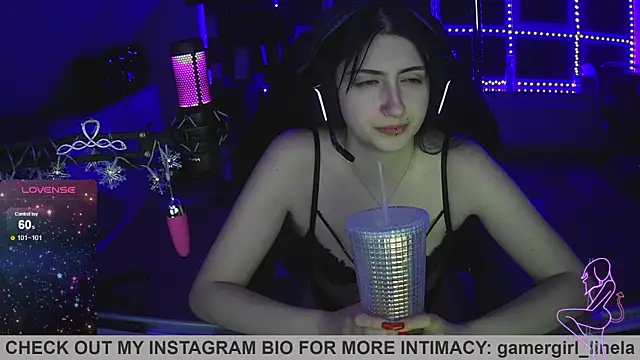 Gamergirl-Linela live sex cam
