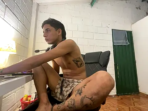 Max_TheHorseDick live sex cam