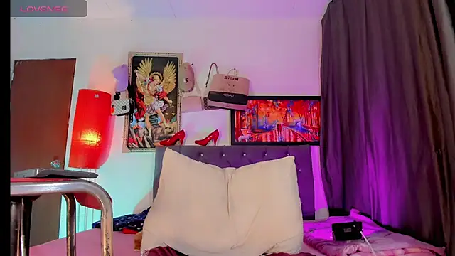 Gabyqueen70 live sex cam