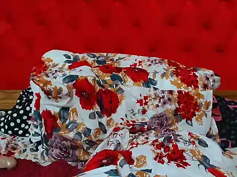 DesiredQueen26's cam snapshot