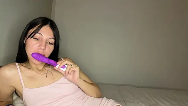 heyitsmia's cam snapshot