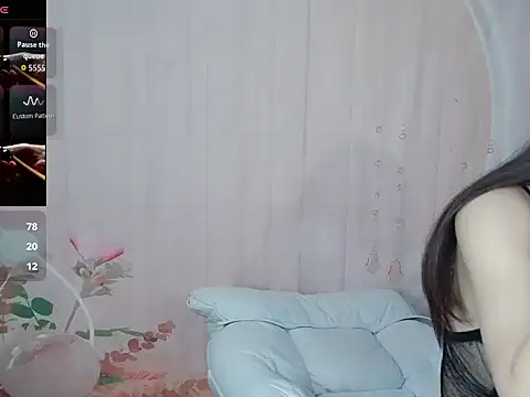 HeIlo-Honey's cam snapshot