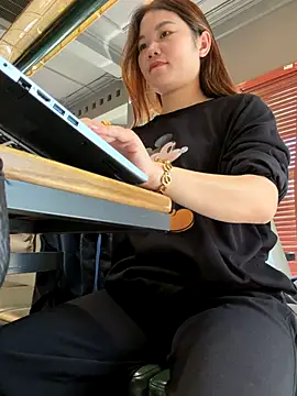 Emily_9xx live sex cam