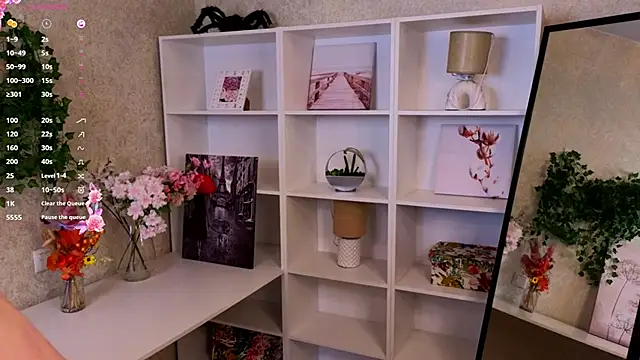 TraciMyntti live sex cam