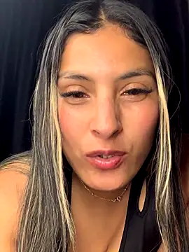 Cami_Leon2's cam snapshot