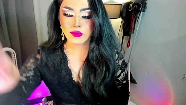 DominaAurumXXX live sex cam