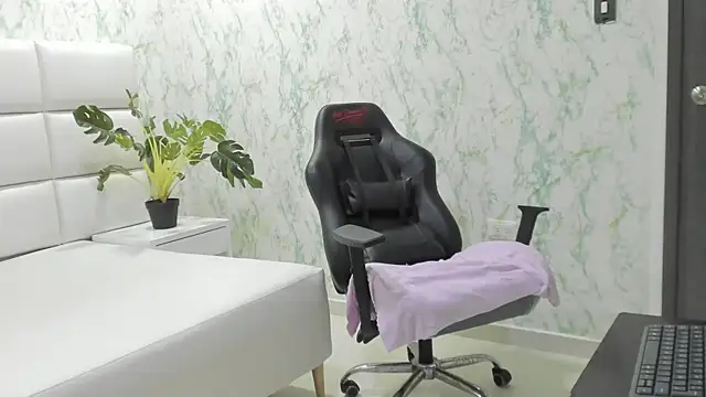 Nataly-Blonde's cam snapshot