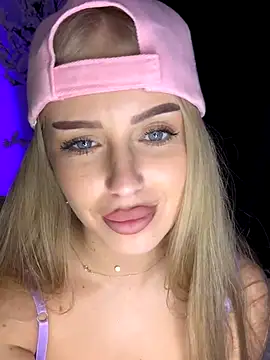 AubrieleRouj1 live sex cam