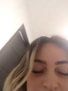 sexy_aurora_ourdoors's cam snapshot