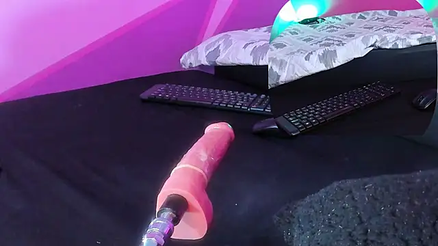 Charlotte_Bms's cam snapshot