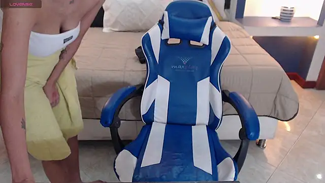 emily_rz1's cam snapshot