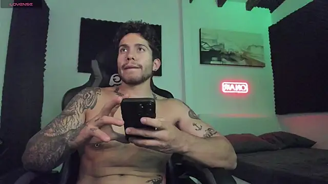 LucianSinclair live sex cam