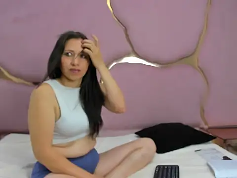 RoxanneBloom's cam snapshot