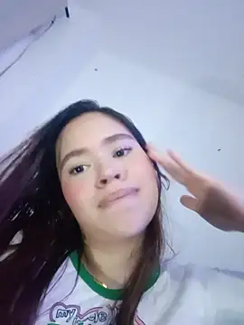 emy_ross_'s cam snapshot